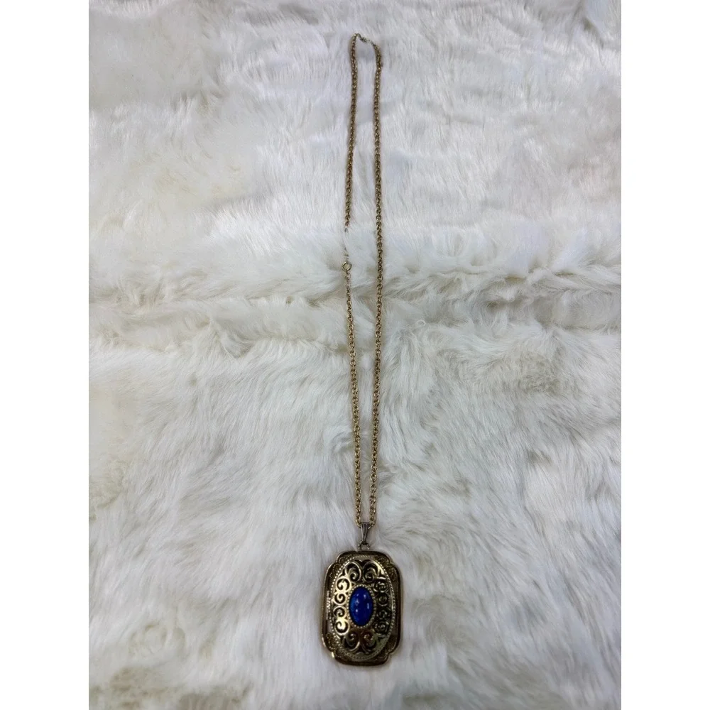 AVON‎ vtg Gold Tone Locket Necklace Blue Stone Filigree Ornate Square Pendant